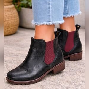 Bueno Black Leather Chelsea Ankle Boots Burgundy Elastic Panels EU 42